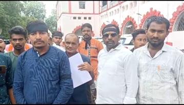 खराब सड़क निर्माण से ग्रामवासी परेशान, अधिकारियों की भ्रष्टाचार का हुआ उजागर, क्षेत्रवासियों ने जिला कलेक्टर को सौंपा ज्ञापन
