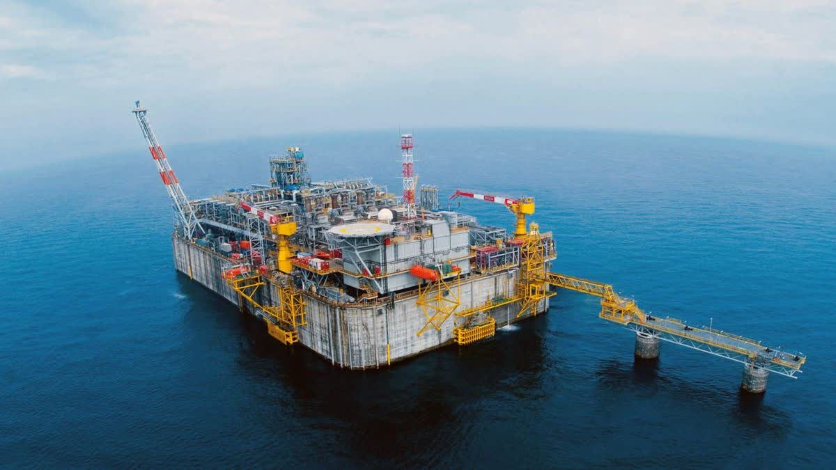 ईरान संकट का असर: कतर की LNG क्षमता 17% घटी, भारत की ऊर्जा सुरक्षा पर बढ़ी चिंता