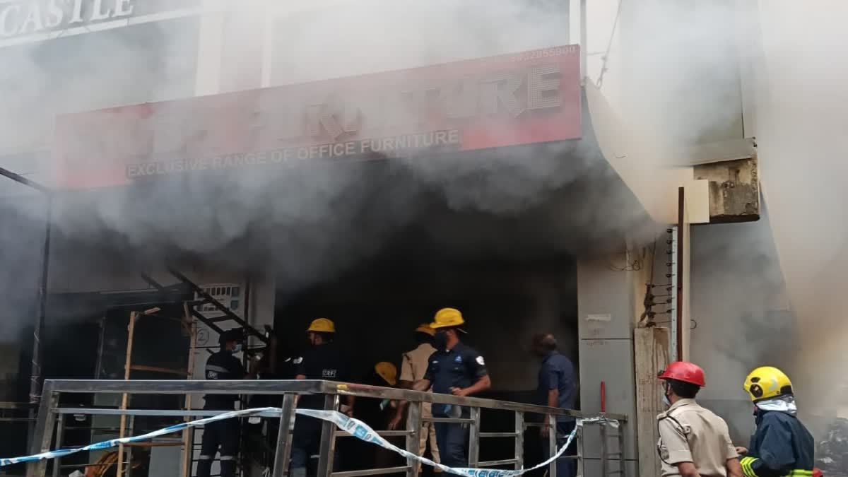 हैदराबाद में फर्नीचर शॉप में भीषण आग, 22 घंटे चले रेस्क्यू के बाद 5 शव बरामद, मंत्री ने जताया दुख