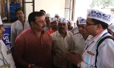 PACL पीड़ितों ने दुर्ग सांसद विजय बघेल को सौंपा ज्ञापन, सांसद बघेल वित्त मंत्री से करेंगे चर्चा