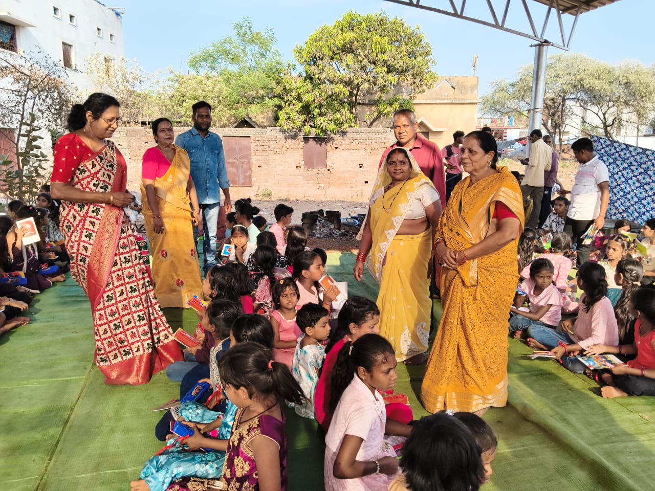 नवरात्र में 301 बच्चों का कन्या भोज, शिक्षा के प्रति जागरूकता का दिया संदेश
