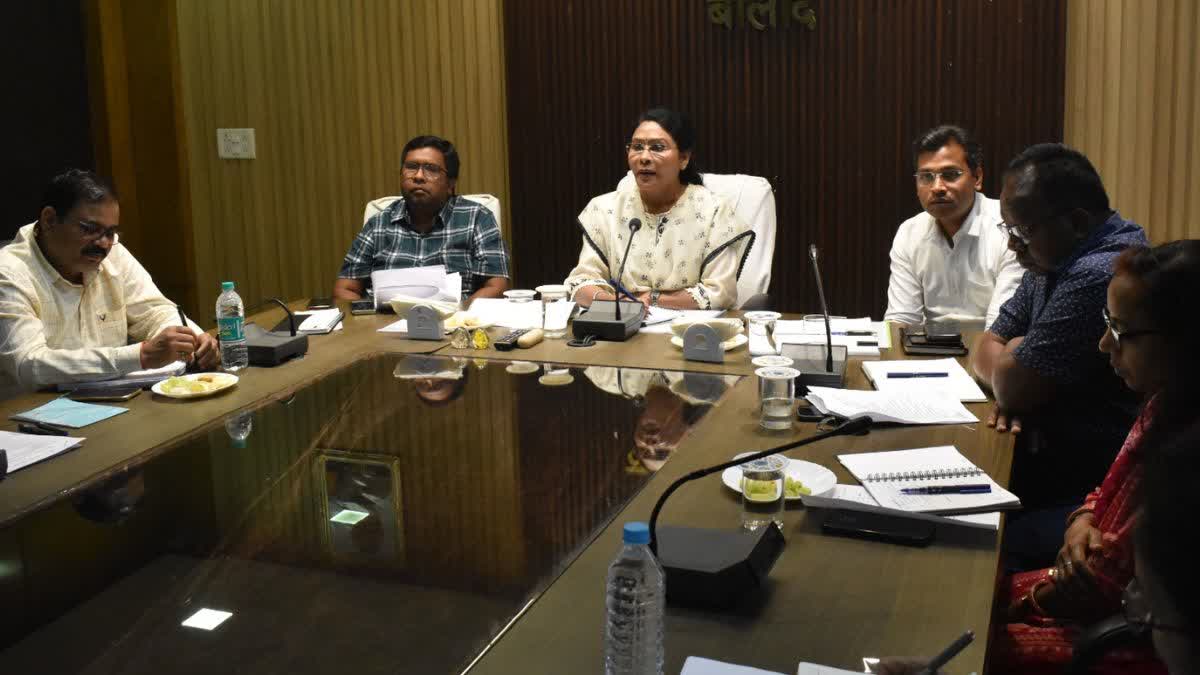 पीएमश्री स्कूलों को मॉडल शाला बनाने के निर्देश, बालोद कलेक्टर दिव्या मिश्रा की शिक्षा विभाग को कड़ी चेतावनी