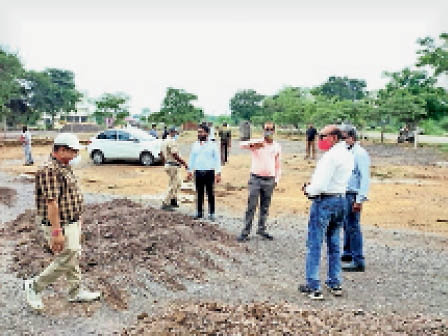 धनोरा रोड के पास 11 एकड़ भूमि में अवैध प्लॉटिंग, निगम ने रुकवाया ! 