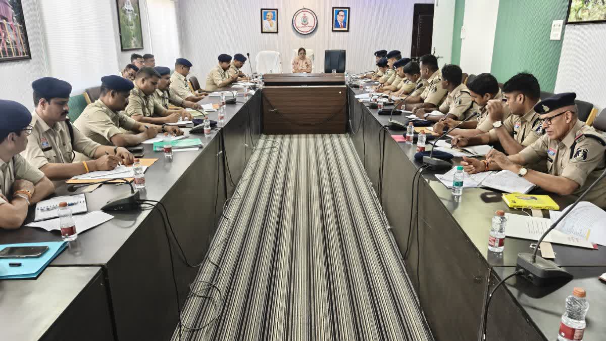 बलौदाबाजार में क्राइम कंट्रोल पर पुलिस का मंथन, 8 घंटे चली मैराथन समीक्षा बैठक