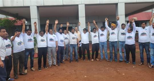 हर आँगन एक पेड़ अभियान घर घर पहुंचे  विजय बघेल, रोटरी क्लब ऑफ स्टील सिटी भिलाई के संयुक्त तत्वावधान  में, 101 पौधों का रोपण श्री महावीर कॉलेज ऑफ नेचुरोपैथी एंड योगिक सेंटर नगपुरा में किया गया पौधारोपण 