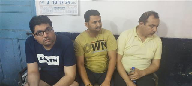 ठगी के तीन आरोपी को पुलिस ने दिल्ली से किया गिरफ्तार, डीलरशिप के नाम पर 1 करोड़ 60 लाख रुपए की ठगी, विभिन्न धाराओं के तहत की गई कार्यवाही।