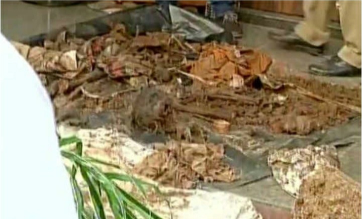 गर्लफ्रेंड और माता - पिता की हत्या कर दफ़नाने वाला , उदयन दास को आजीवन कारावास की सजा .. 