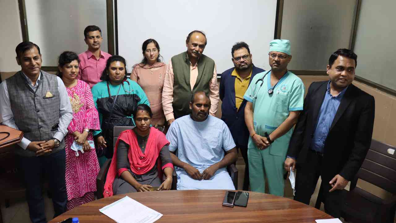 आईईडी ब्लास्ट में घायल को स्पर्श हॉस्पिटल में मिला नया जीवन 
