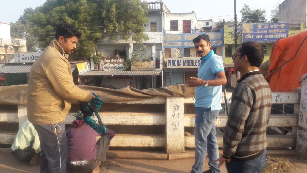 दुर्ग कलेक्टर अंकित ने सफाई कर्मियों से पूछा आनंद में हो ना आपलोग, सफाई का रखो विशेष ध्यान
