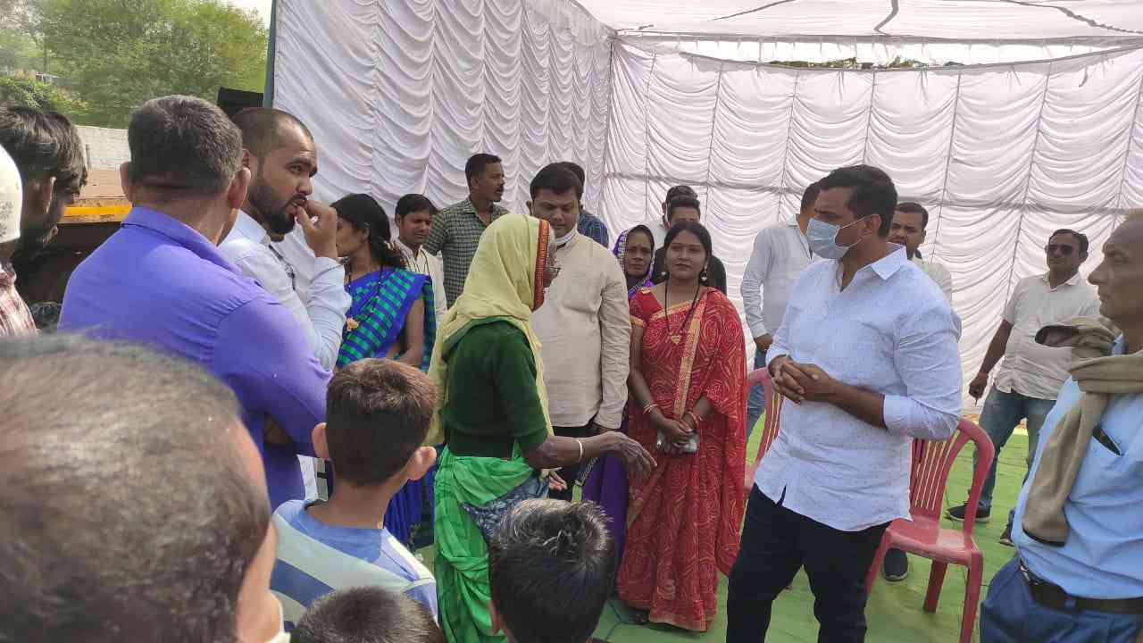  महापौर देवेंद्र यादव ने किया भूमिपूजन, 41 लाख की लागत से वार्ड 56 में बनेगा पाथवे और सीसी रोड.........

