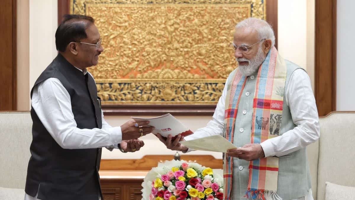 बस्तर 2.0 का विजन: CM विष्णुदेव साय ने PM मोदी को सौंपा विकास ब्लूप्रिंट, दौरे का दिया न्योता