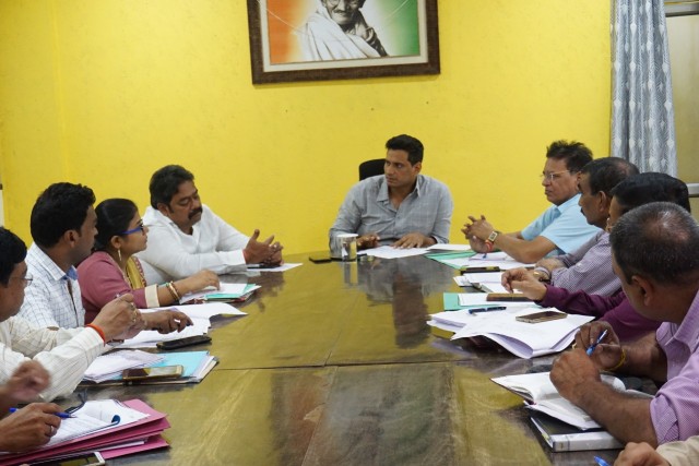 दिवाली से पूर्व महापौर देवेंद्र यादव ने ली समीक्षा बैठक, जनता से जुड़े कार्यो पर अधिकारियों को दिए निर्देश