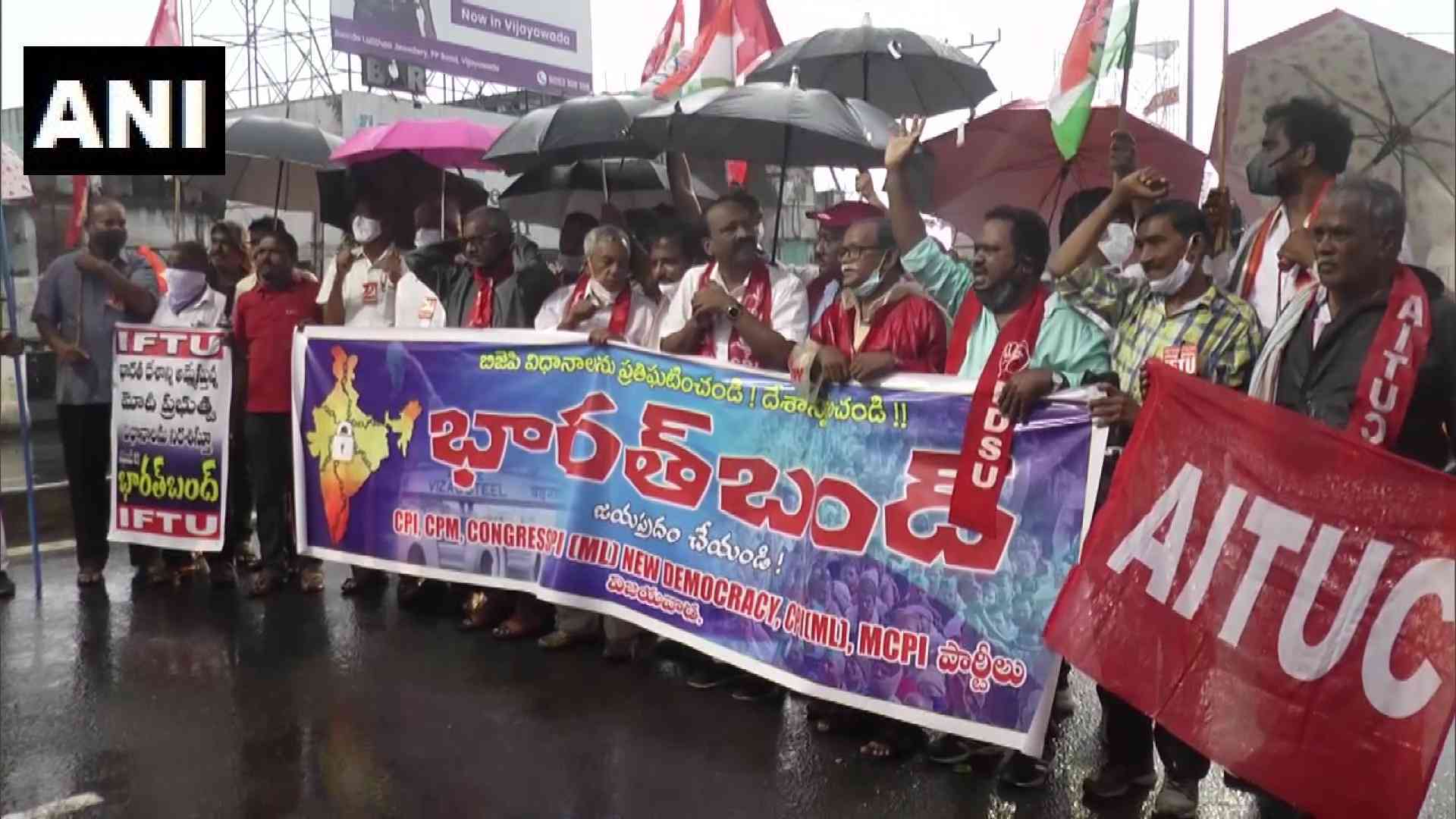 भारत बंद के बीच सिंघु बार्डर पर किसान की मौत, पुलिस बोली- हार्ट अटैक से गई जान
