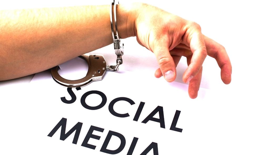 पति की प्रेमलीला से तंग पत्नी का सोशल मीडिया पर घिनौना कांड, प्रेमिका की अश्लील तस्वीरें कर दी वायरल