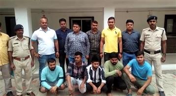 महादेव ऑनलाइन सट्टा एप्प के खिलाफ बड़ी कार्रवाई, जामुल से पांच आरोपियों को किया गया गिरफ्तार, 1 लैपटॉप,13 मोबाइल एटीएम, पासबुक हुए जप्त