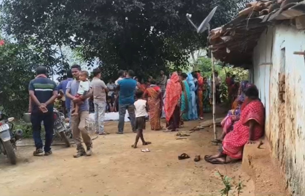 पत्नी के अफेयर से तंग आकर पति ने लगाया मौत को गले