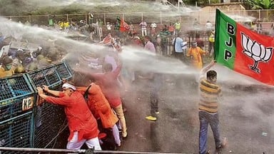 बंगाल में टीएमसी और बीजेपी कार्यकर्ताओं के बीच हिंसक झड़प, राष्ट्रपति शासन लगाने की मांग…