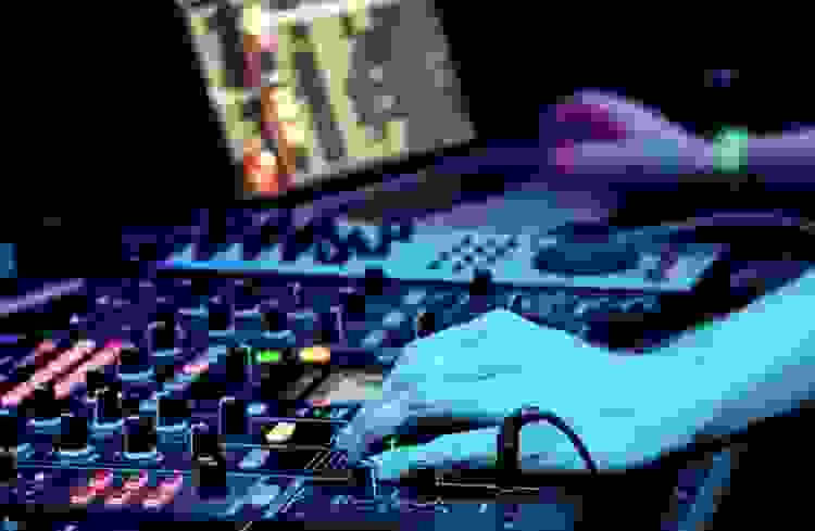 वैवाहिक कार्यक्रमों में बैंड, धुमाल, डी जे साऊंड आदि के उपयोग की मिलेगी सशर्त अनुमति.. कंटेनमेंट जोन में रहेगी मनाही.