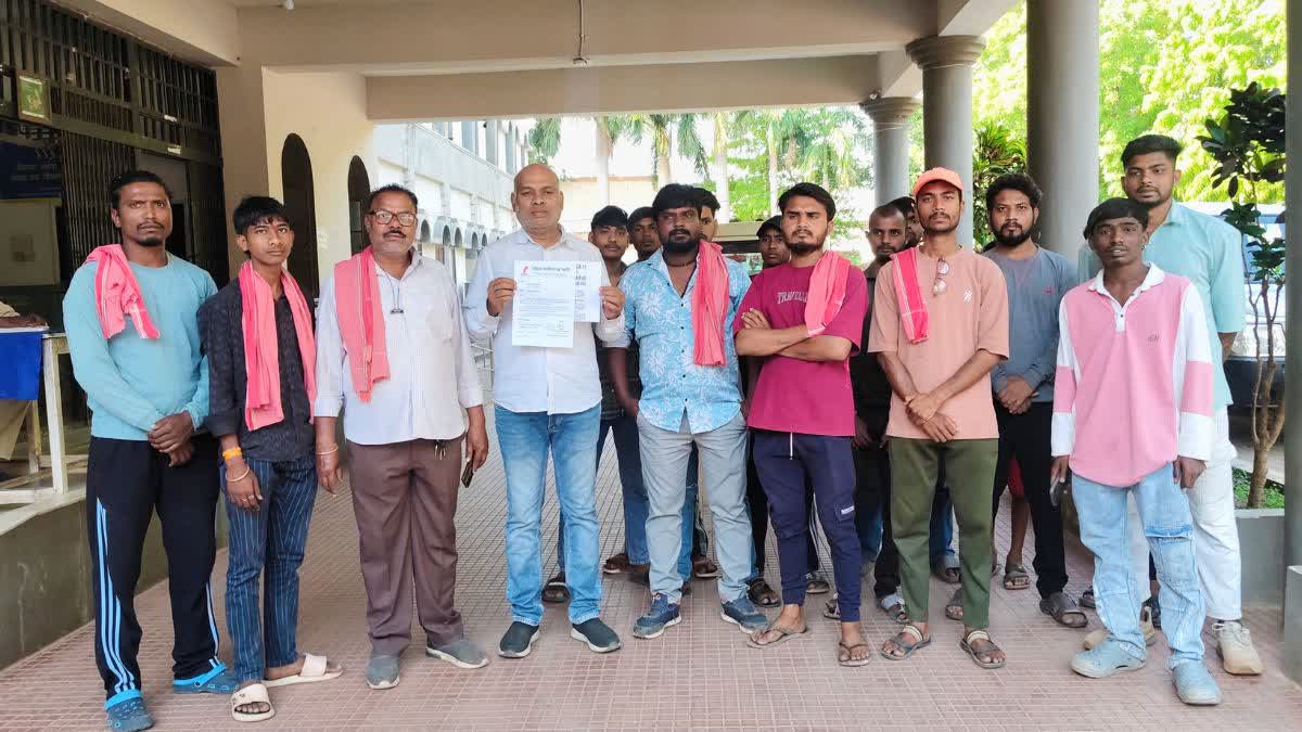 धमतरी में अवैध अफीम खेती का आरोप: संगठनों ने कलेक्ट्रेट पहुंचकर की निष्पक्ष जांच की मांग