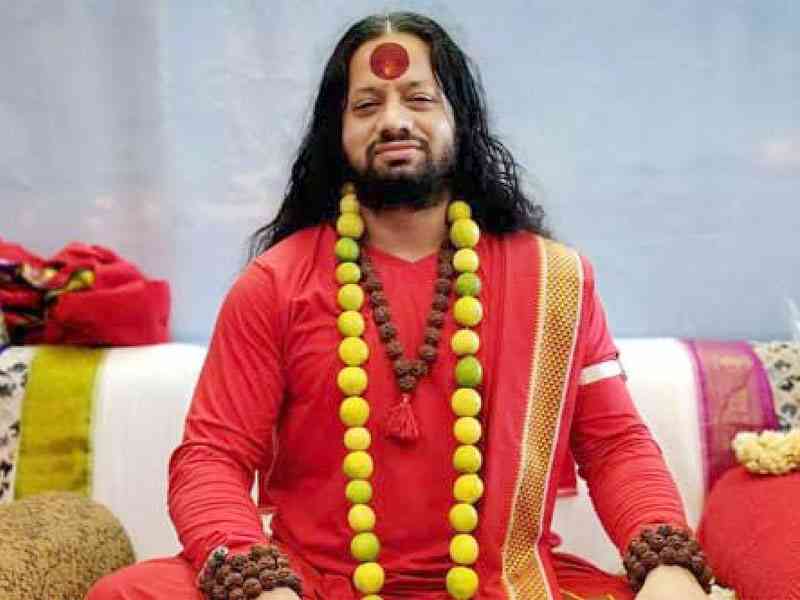 रायपुर कोर्ट में पेश किए गए कालीचरण महाराज, समर्थन में लगे जय श्रीराम व हर हर महादेव के नारे, देखें वीडियो