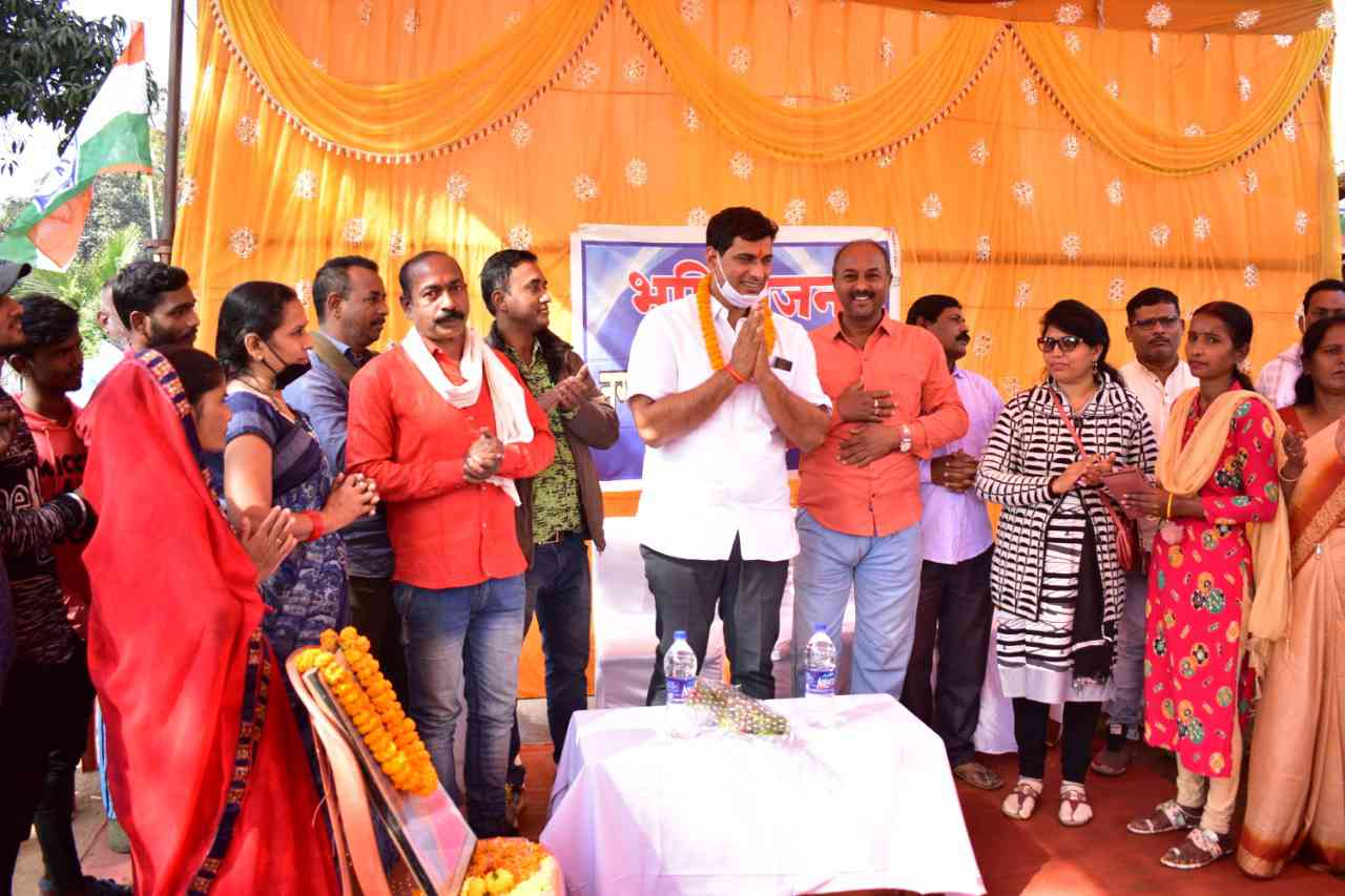 विधायक देवेंद्र के काम ने माेहा जनता का दिल, सैंकड़ों की संख्या में कांग्रेस प्रवेश किए खुर्सीपार के लोगो ने........