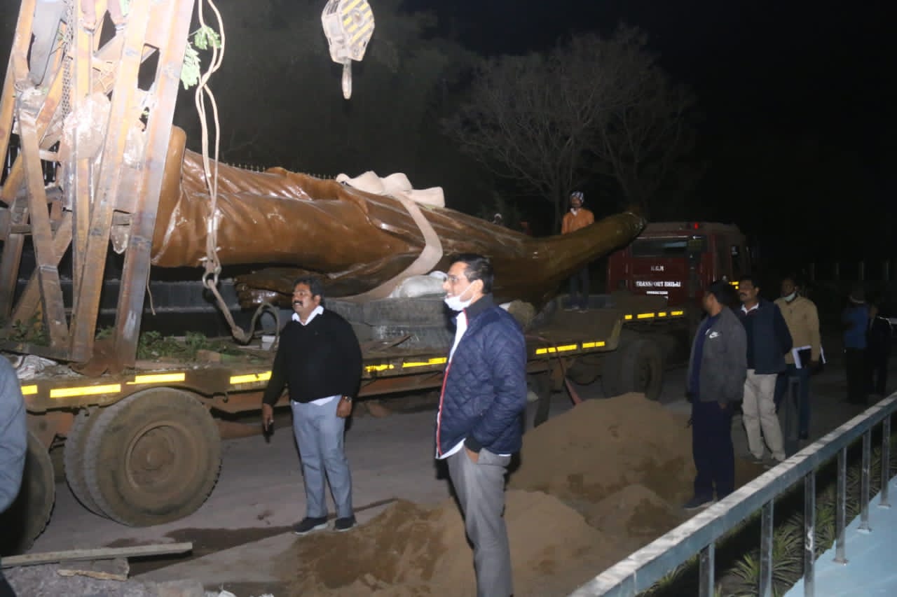 
शहीद भगत सिंह की प्रतिमा पहुंची भिलाई, महापौर देवेंद्र यादव ने लिया जायजा......