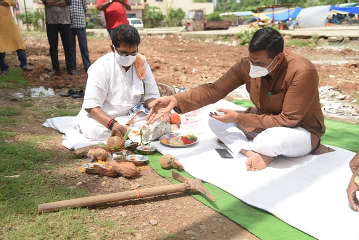 पौनी पसारी योजना का महापौर वा विधायक ने किया भूमि पूजन कहां परंपरागत व्यवसाय को मिलेगी तरक्की। 