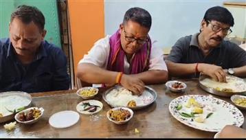 पांता भात बोरे बासी का हुआ आयोजन,भगवान से बरसात की गई कामना,विभिन्न प्रकार के बनाए गए पारंपरिक  व्यंजन।