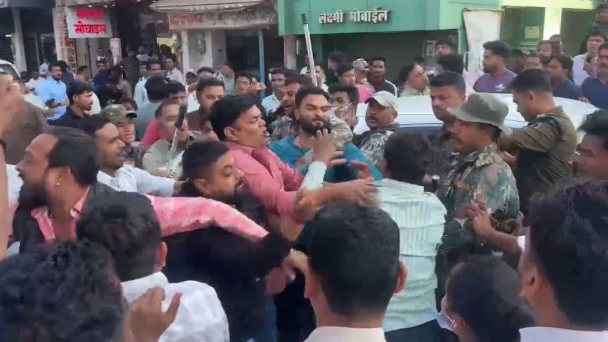 सरगुजा के अंबिकापुर में पत्रकार पर हमला, कोतवाली थाने में घंटों हंगामा