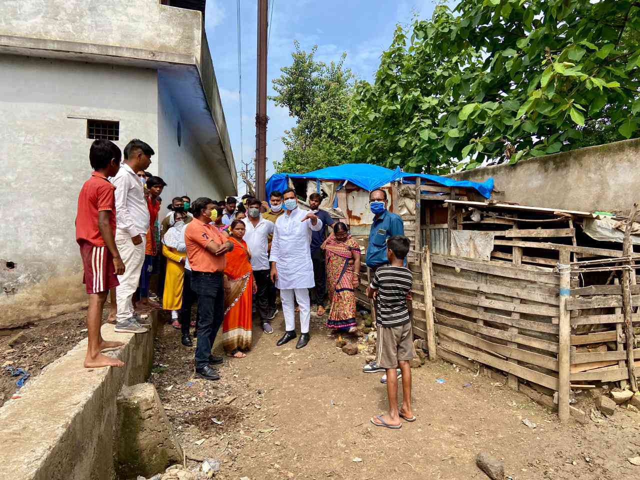 महापौर अचानक पहुंचे वार्ड 37 के निरीक्षण में: लोगों की सुनी समस्याएं, अधिकारियों को दिए निर्देश