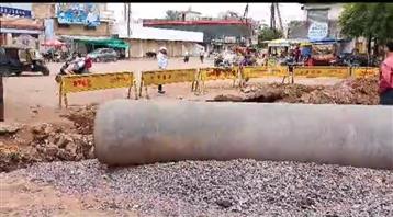 गदा चौक के पास पुल निर्माण कार्य प्रगति पर, बारिश के दिनों में जलभराव की समस्या से मिलेगा निजात, निगम अधिकारियों के द्वारा लगातार कर रहे मॉनिटरिंग।
